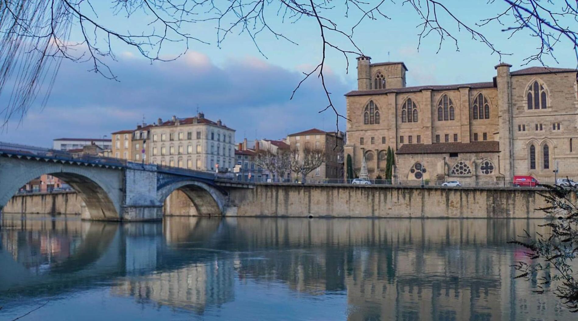 Le Toit Du Centre-Ville Romans-sur-Isere Bagian luar foto